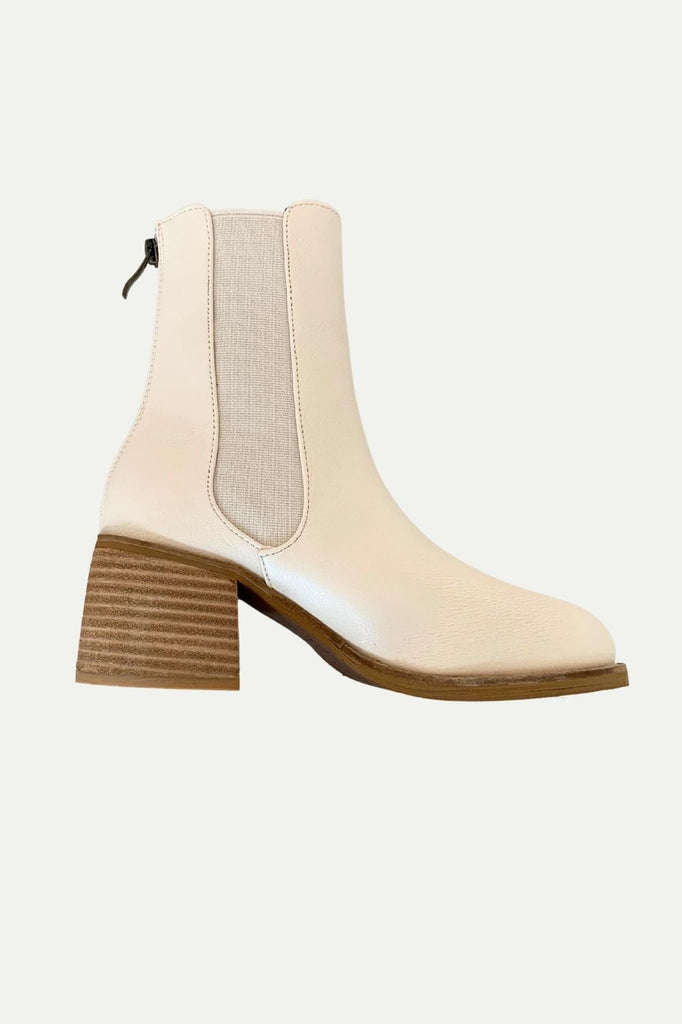 The Villa Creamy Nude Booties are right on trend this season with hints of 70s inspired design and a gorgeous neutral tone. They are so chic and will effortlessly enhance your outfit. Elastic sides and a zip up back make them extremely comfortable and easy to put on. 