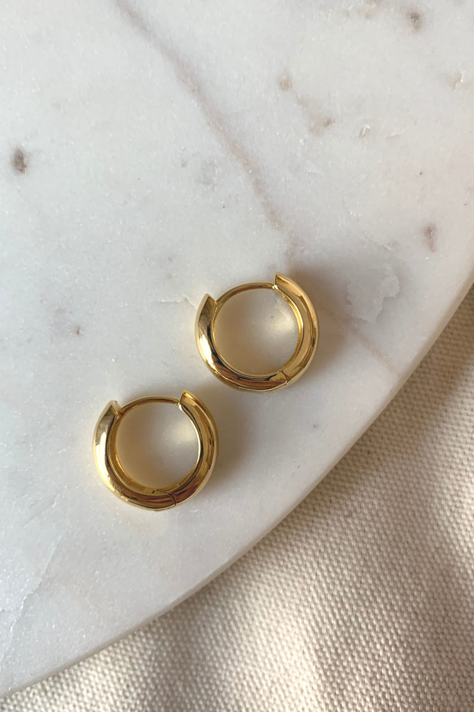 Say hello to your new favorite earrings! Our Simple Small Gold Hinge Hoops exude timelessness. They are very lightweight too, making them the perfect addition to any outfit.