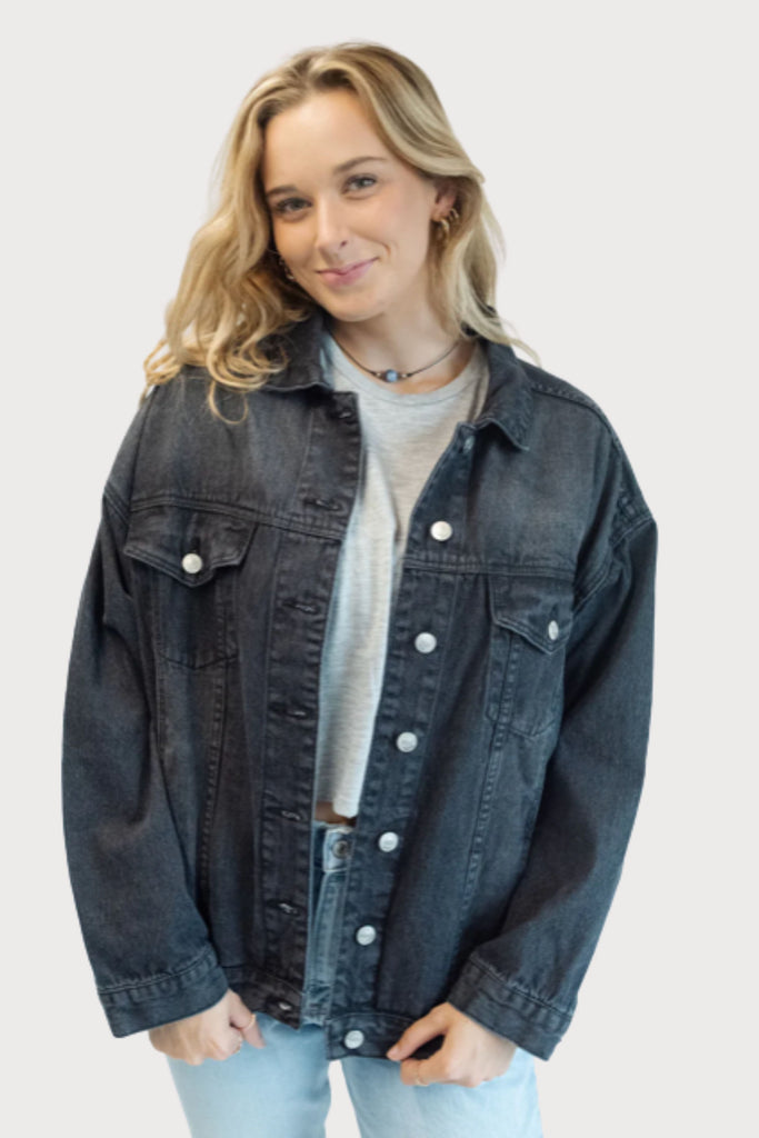 Stay warm and stylish on your next game day in thisIOWA Higgins Medium Wash Denim Jacket! Made from quality denim with a fun Hawkeye shout out on the back, this jacket is perfect for fans of all ages. Show off your school pride in this timeless classic for this tailgating season.