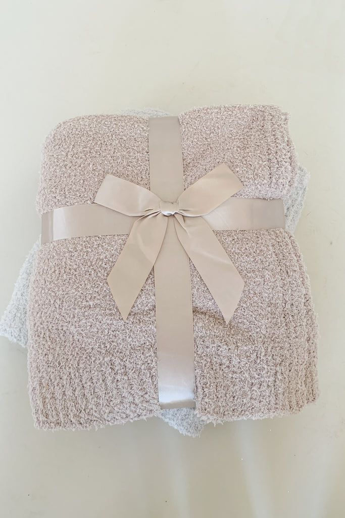 The 50"x60" Cozy Throw Blankets are so soft and elevated, making them incredible gifts for the holiday season! Not only are they super plush and a great weight, they also look really nice in any home. 