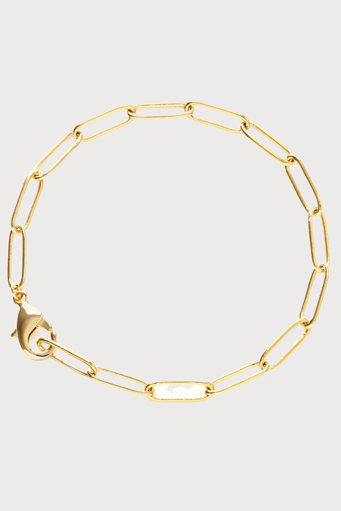 The Amano Studio Paperclip Chain Bracelet is sleek and minimalist alone or also great in a stack! Designed and assembled in California, featuring 14k gold plated brass. 