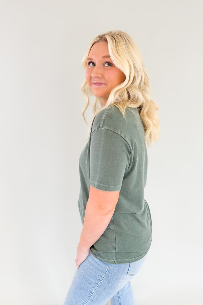 The Ace Organic Cotton Short Sleeve Tee is ultra soft and stretchy, perfect for lounging or on the go. It's a classic tee with a unique washed look. You can wear it on its own or layer it all season! 