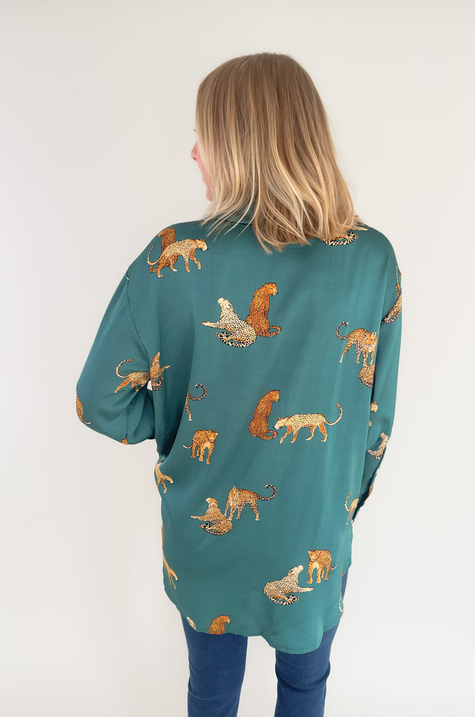 Introducing the Leopard Around Town Button Up Long Sleeve Blouse – an oversize silhoette with a timeless leopard print. It offers both style and comfort. Crafted from a lightweight satin fabric, it's perfect for the office or a night out! 