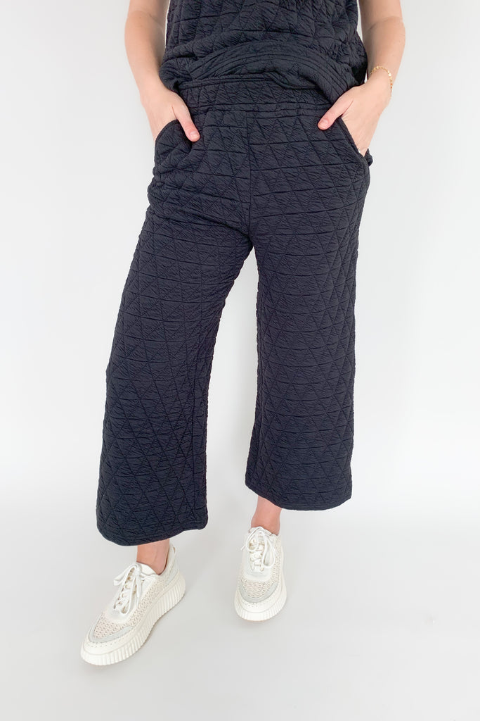 Stay warm and stylish with the Ashlee Quilted Pants! These medium weight lounger pants boast a textured fabric and feature an elastic waistband, side pockets, and wide leg fit.
