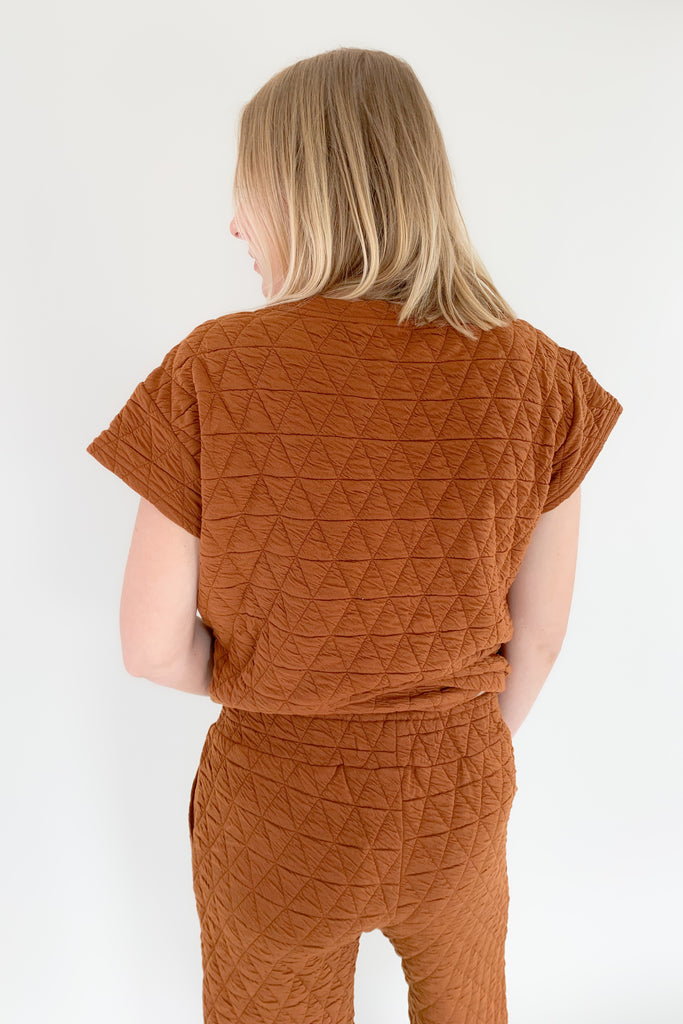 Stay warm and stylish with the Ashlee Quilted Pants! These medium weight lounger pants boast a textured fabric and feature an elastic waistband, side pockets, and wide leg fit.