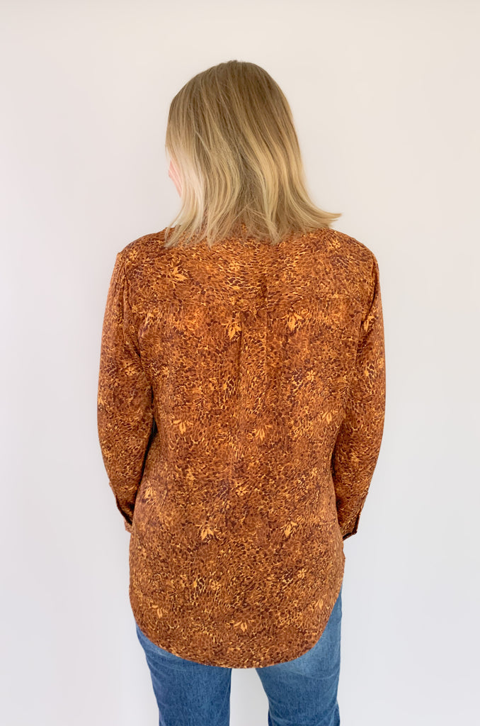 This wear with anything woven sateen blouse is a fabulous piece designed in by Liverpool Los Angeles. The exclusive Autumn Safari Button Up Printed Blouse pairs with denim or trousers for multiple looks.