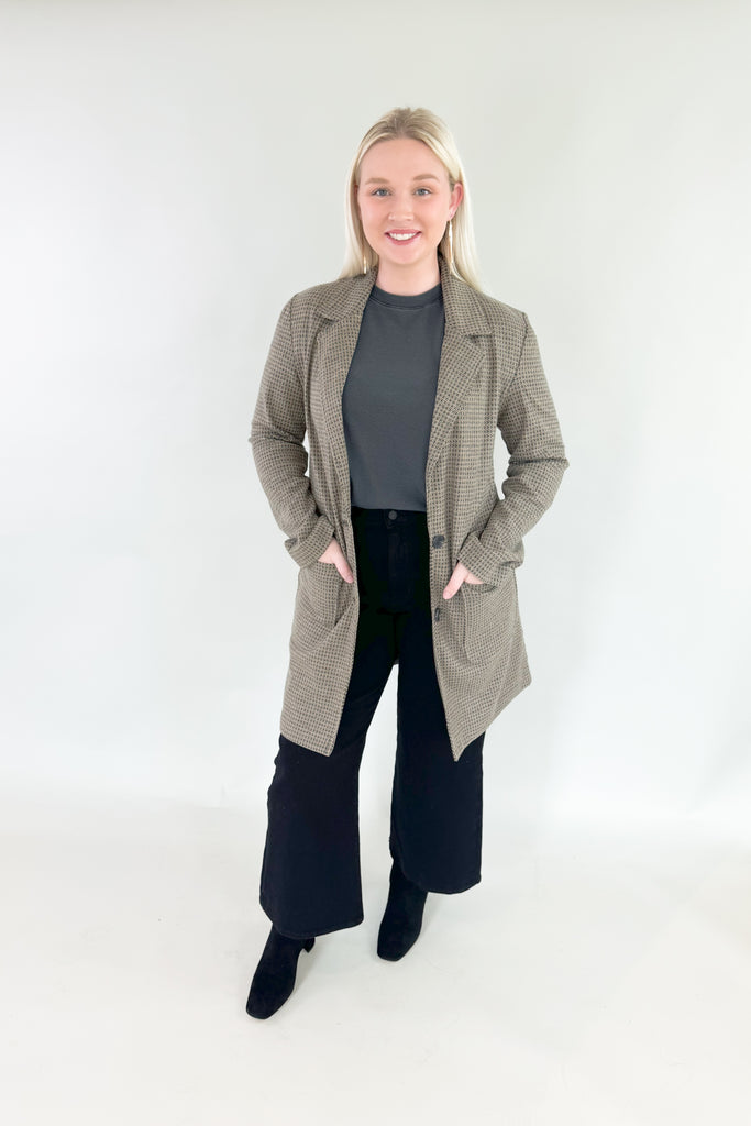 The Edward Olive/ Black Houndstooth Long Coat is a classic layering piece for fall and winter! It is ultra elevated with a soft, luxe feel. On the inside, you will enjoy the elevated satin lining. This coat has two large side pockets, tort buttons, and a collared detail. 