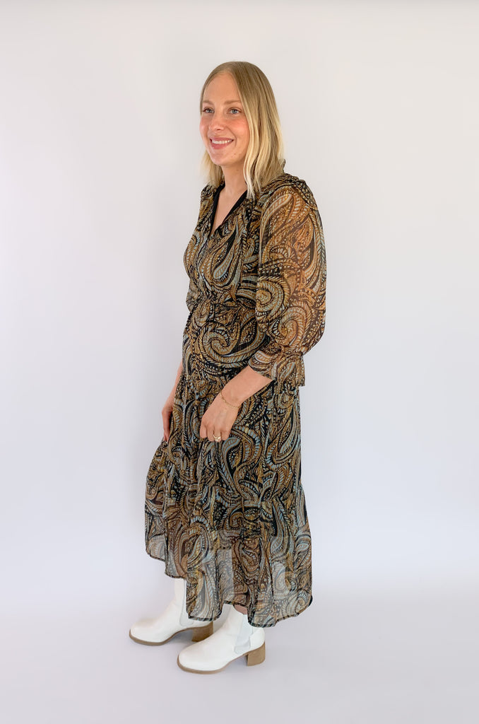 The Elan Brown Paisley Midi 3/4 Sleeve Dress is so stunning! It would be perfect for any fall wedding and special event. The teal, brown and black paisley print looks so elevated and intricate.