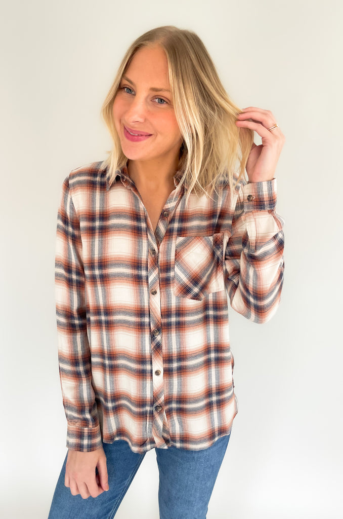 Cozy up this season in the Carson Carmel & Navy Lightweight Flannel! Crafted from lightweight material for breathability, this flannel is designed to keep you warm without the bulk. It has a soft, brushed fabric. On the front, there's a single pocket and collar detail. With its soft caramel and navy hue, this flannel looks as great as it feels!
