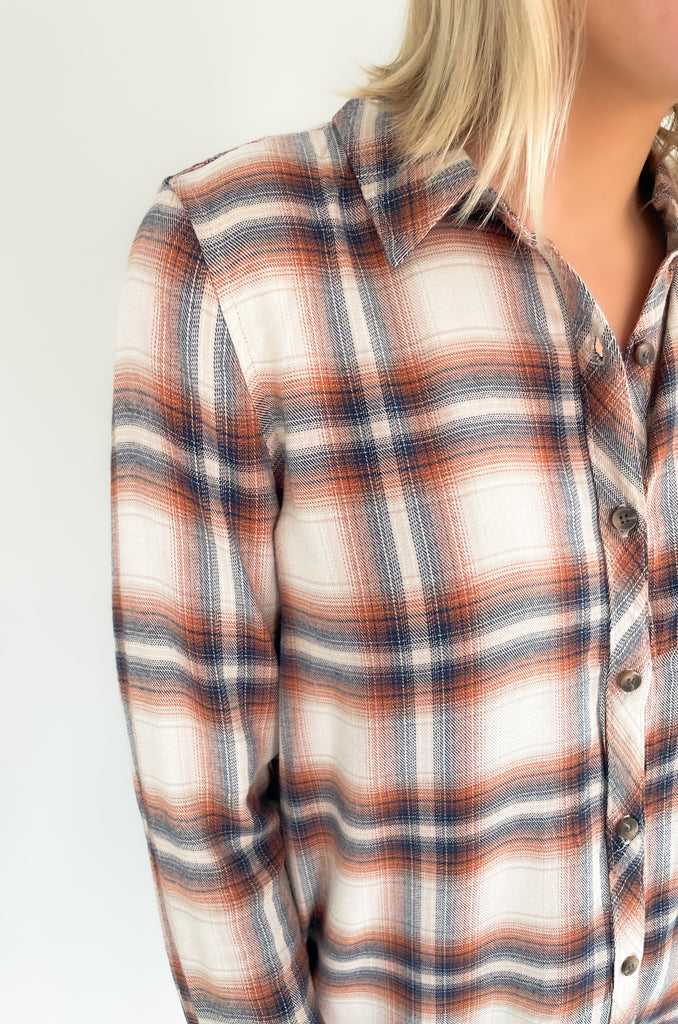 Cozy up this season in the Carson Carmel & Navy Lightweight Flannel! Crafted from lightweight material for breathability, this flannel is designed to keep you warm without the bulk. It has a soft, brushed fabric. On the front, there's a single pocket and collar detail. With its soft caramel and navy hue, this flannel looks as great as it feels!