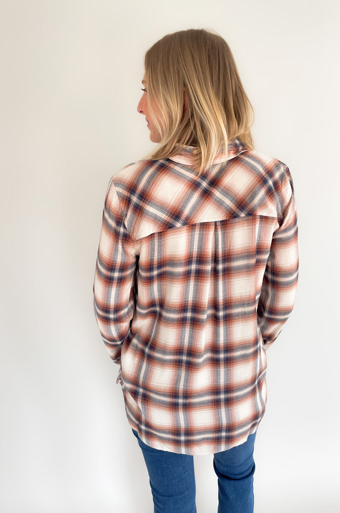 Cozy up this season in the Carson Carmel & Navy Lightweight Flannel! Crafted from lightweight material for breathability, this flannel is designed to keep you warm without the bulk. It has a soft, brushed fabric. On the front, there's a single pocket and collar detail. With its soft caramel and navy hue, this flannel looks as great as it feels!