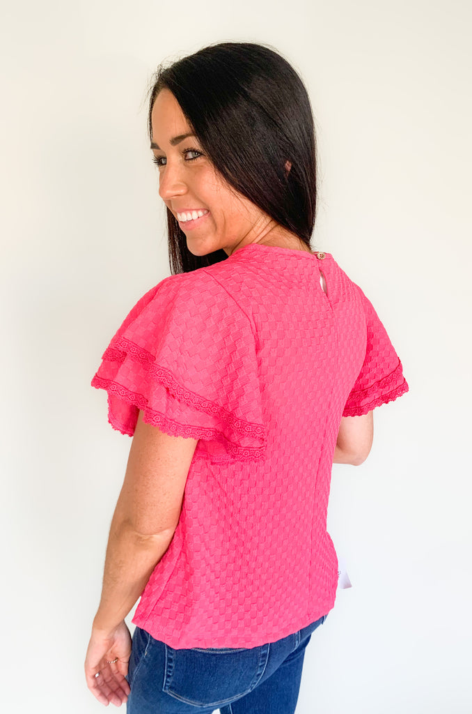  Our Daily Double Ruffle Textured Short Sleeve Blouse adds a chic touch to any wardrobe. Enjoy a sweet ruffle sleeve, a delicate lace trim on the ruffles, and a modern checkered pattern to give this blouse an elegant look! Perfect to be worn alone or under a blazer for a more formal look! 