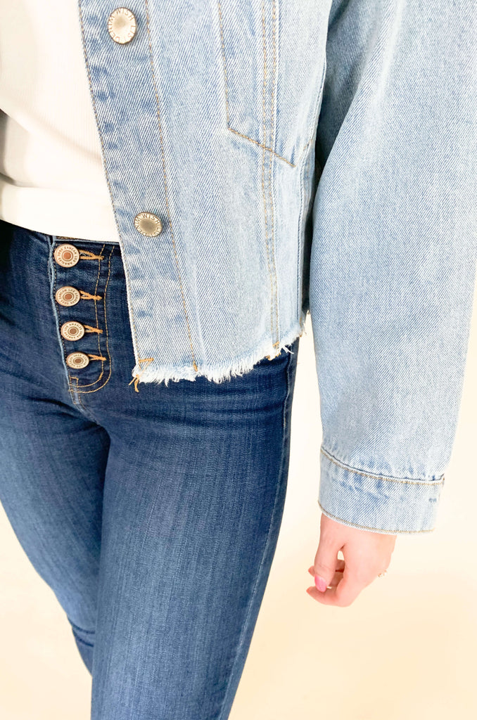 Feel like your best self while rocking this Dee Distressed Relaxed Denim Jacket! This fun denim jacket features long sleeves and a semi-cropped fit, plus raw hem details add a trendy touch to any outfit. It's the perfect weight that can be worn spring-fall, so you will get tons of wear out of it. With a look that's both stylish and comfy, you'll be ready to get go!