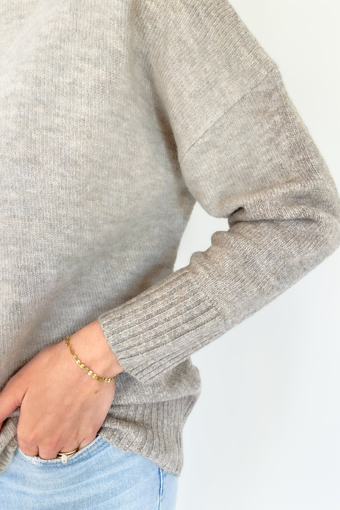 The Charlotte Avery Destiny Dolman Sleeve Turtleneck Sweater is the quintessential fall sweater! It's warm and cozy with a nice thick fabric. You'll be feeling warm on chilly days while stay stylish. 