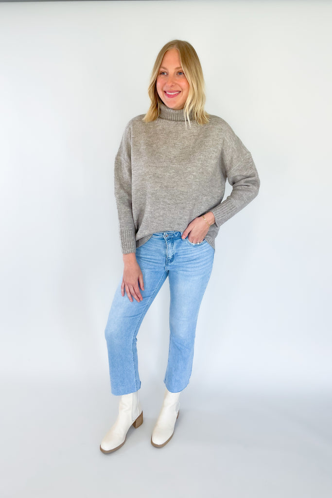 The Charlotte Avery Destiny Dolman Sleeve Turtleneck Sweater is the quintessential fall sweater! It's warm and cozy with a nice thick fabric. You'll be feeling warm on chilly days while stay stylish. 