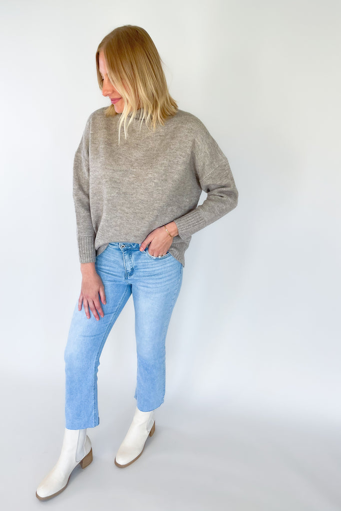 The Charlotte Avery Destiny Dolman Sleeve Turtleneck Sweater is the quintessential fall sweater! It's warm and cozy with a nice thick fabric. You'll be feeling warm on chilly days while stay stylish. 