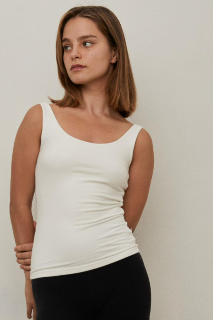 The Dolo Double Lined Tank is super soft and elevated with a banded hem for security. You can tuck it into your bottoms with confidence that it's there to stay! The double lined material is very elevated too. 