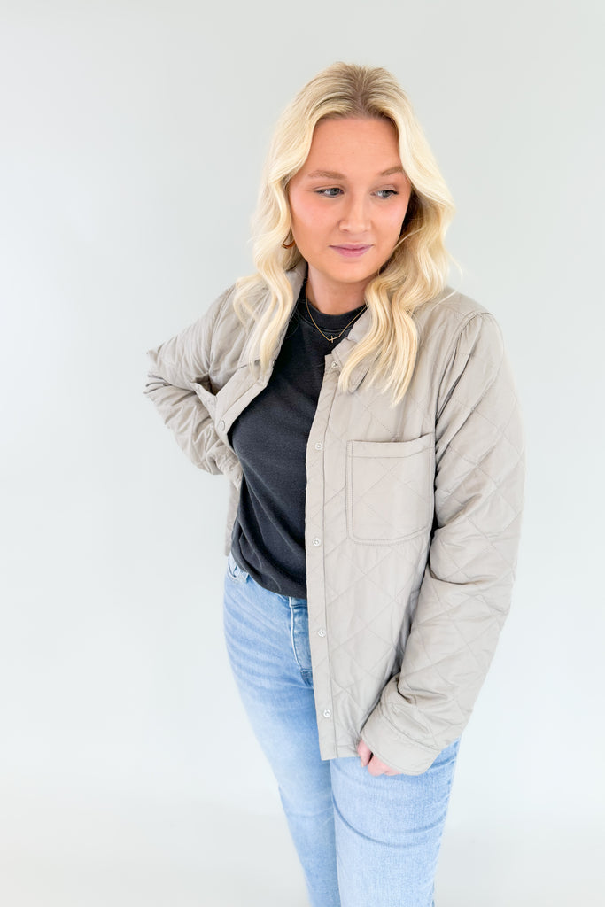 Stay comfortable and stylish in the Everly Snap Button Quilted Jacket! Crafted for medium to light-weight wear, this stylish sand jacket features a quilted design, snap front buttons, and two front pockets, plus additional side pockets for all your belongings. It is perfect for on the go and the color will match with everything! 