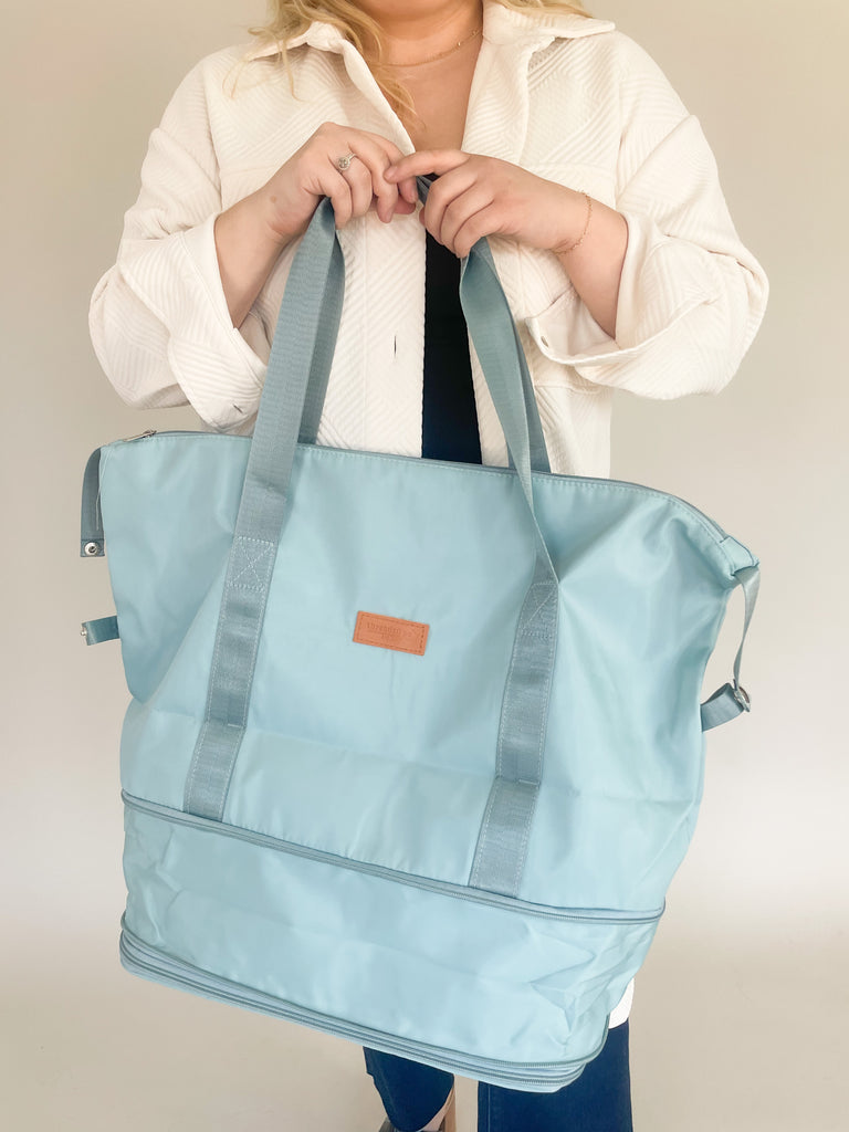 Get organized on-the-go with this expandable tote! Just unzip and you can expand the tote’s capacity to hold up to 50%! It's totally customizable and perfect for groceries, picnics, vacations, and other items.