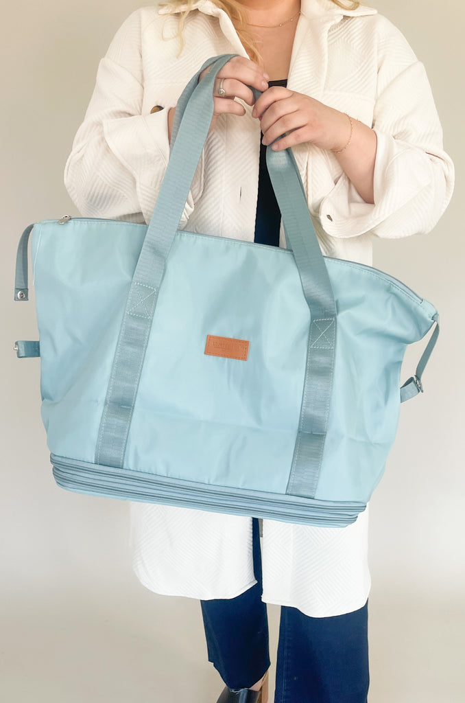 Get organized on-the-go with this expandable tote! Just unzip and you can expand the tote’s capacity to hold up to 50%! It's totally customizable and perfect for groceries, picnics, vacations, and other items.