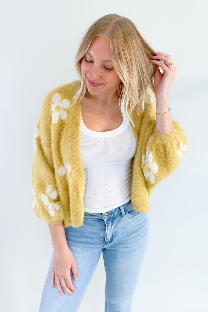 The Eyelash Daisy Cardigan is so cute and very groovy! If you are loving the 70s style trend, this layering piece is for you. It's ultra soft and cozy with fun balloon sleeves and a cropped silhouette. 