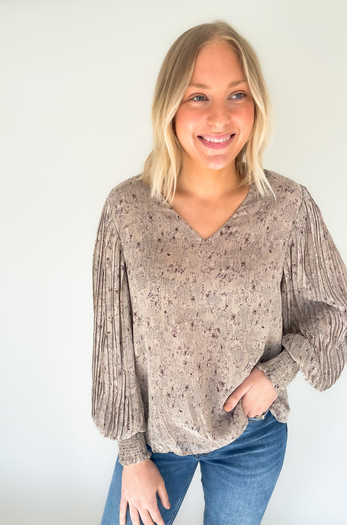Our Fall For It Printed Long Sleeve Blouse is the perfect choice for an effortless look! This long sleeve top features crinkle sleeves with a cinched wrist for a flattering silhouette, a v neckline, and a flowy body for comfortable wear. Stay chic and comfortable with this versatile piece!