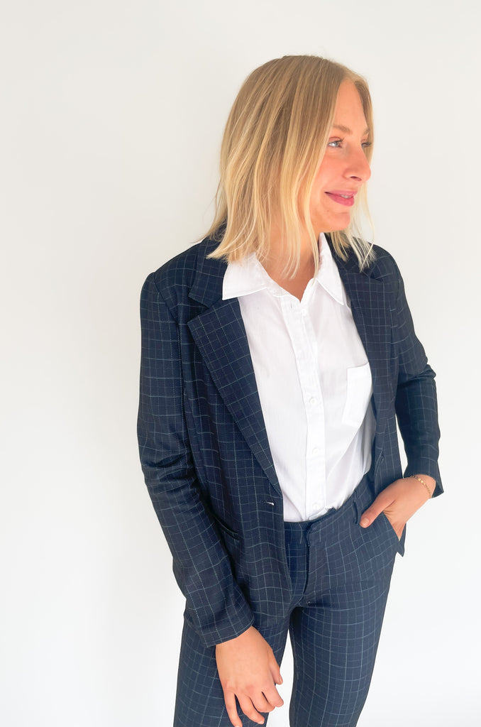 navy Liverpool Los Angeles fitted blazer with white windowpane color