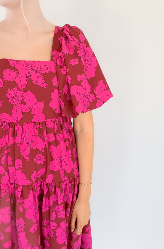 The Floral Print Square Neck Midi Dress is a stunner! It combines the two hottest colors of the season: pink and red. The gorgeous floral print is so fun too. It speaks to fall with a playful twist, especially with the babydoll square neckline and puff sleeves. 