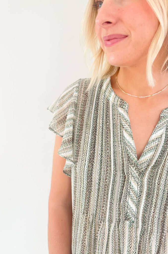 The Liverpool Los Angeles Flutter Sleeve Popover Blouse is elevated and so comfortable for all occasions! You can easily dress it up for work with a skirt or slacks, or keep it casual with shorts. The print and colors are timeless too, making it an easy option for multiple season.