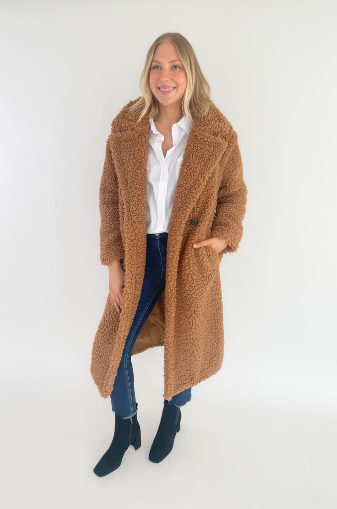 The UGG Gertrude Long Teddy Coat is a showstopper! When you walk into a room with this jacket, we promise it will turn heads. The teddy bear fabric is chic, cozy, and very trendy, and it looks great in this classic chestnut color. It has a defined collar, single front button enclosure, and side pockets. The details and quality are amazing. It's the type of style you will have forever. 