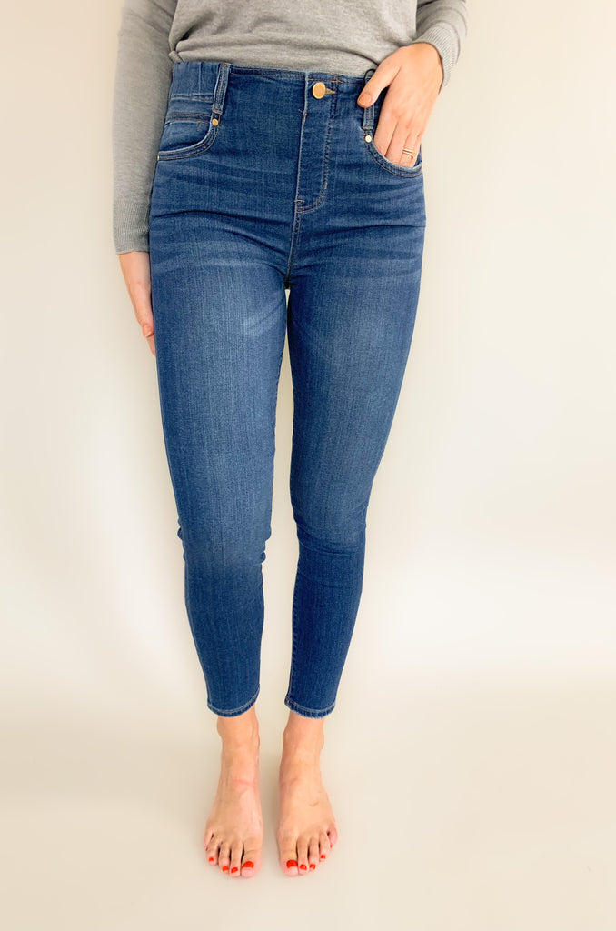 The Gia Glider Pull On Ankle Jeans 28" are a great medium wash skinny jean! They are comfortable, built with stretch and elevated fabric. You can not only see, but also feel the quality of these jeans. They are a go-to! 