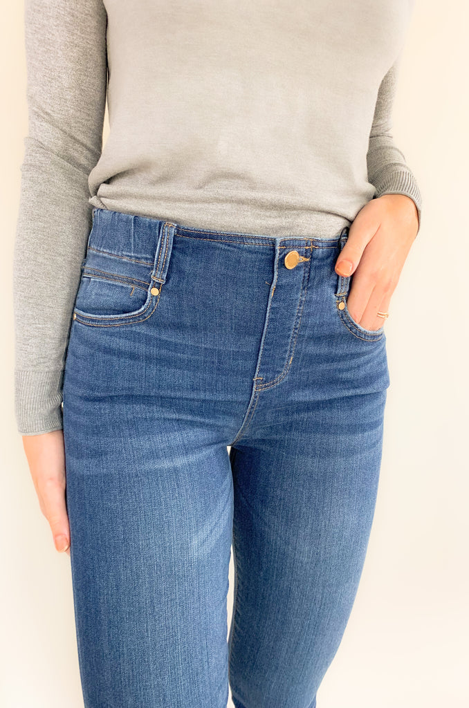 The Gia Glider Pull On Ankle Jeans 28" are a great medium wash skinny jean! They are comfortable, built with stretch and elevated fabric. You can not only see, but also feel the quality of these jeans. They are a go-to! 