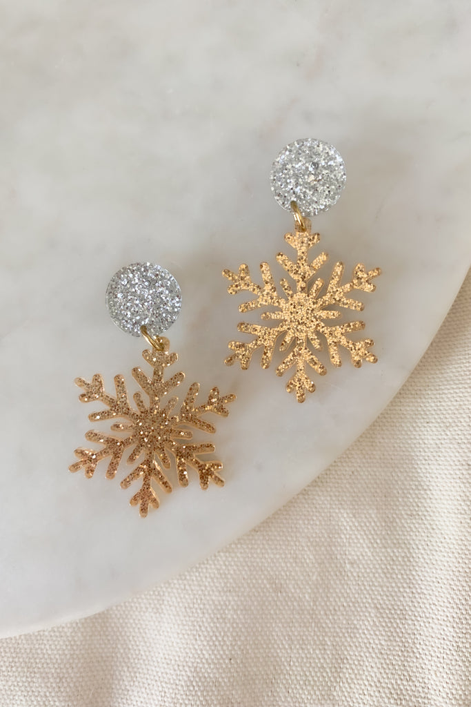 These Glitter Acetate Snowflake Drop Earrings are so pretty and lightweight, while being stylish for the holiday season! Metallic styles are BIG this year, so these earrings are a fun way to play with the trend. 