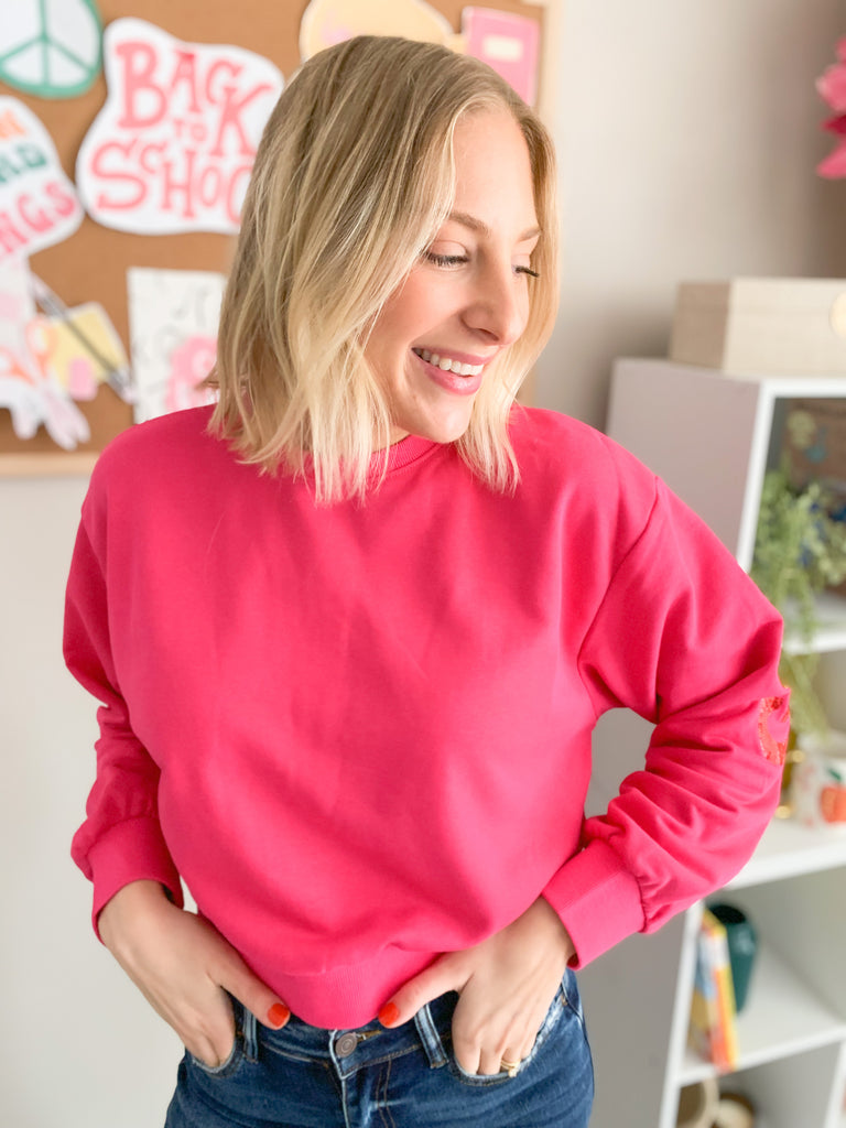 Cropped sequin pullover that says " GOOD VIBES ONLY". Cropped with a stretchy waistband and same material on the wrist. Available in Fuchsia or heather Gray in size small-large