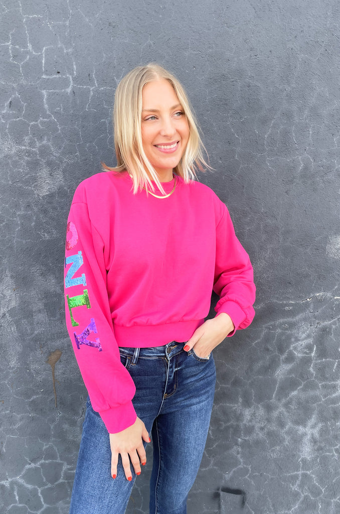 Cropped sequin pullover that says " GOOD VIBES ONLY". Cropped with a stretchy waistband and same material on the wrist. Available in Fuchsia or heather Gray in size small-large