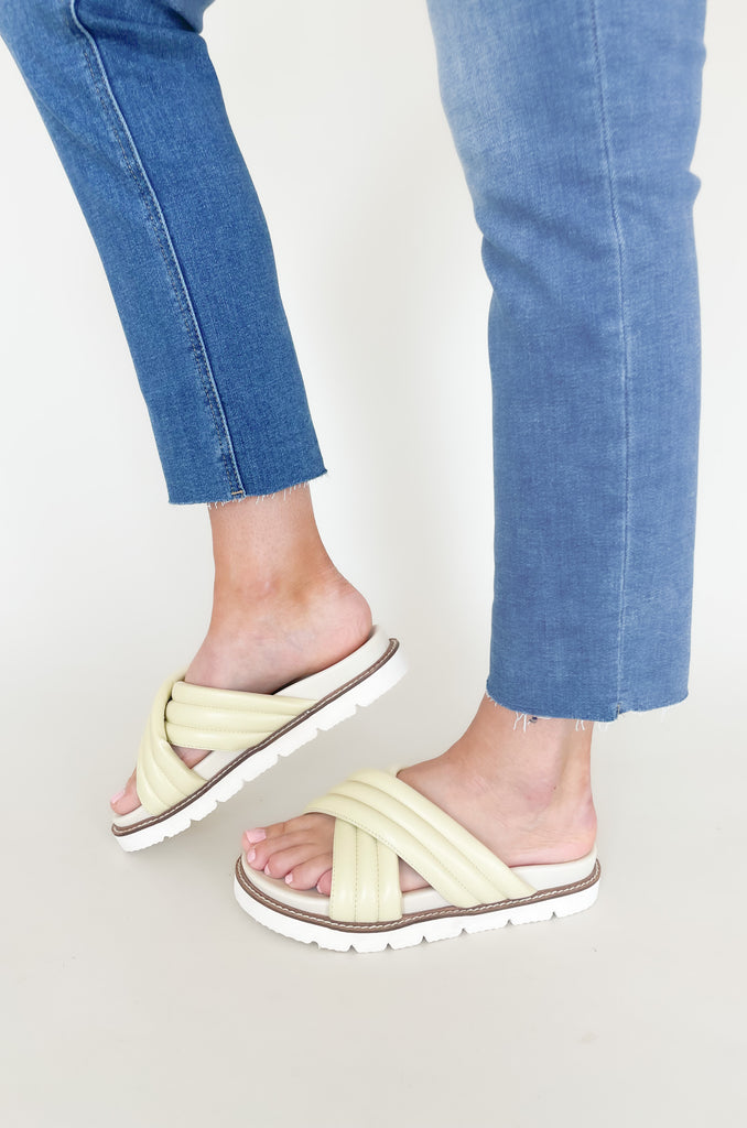 The Grace Criss Cross Strap Slide has a gorgeous pop of color. It features a neon yellow padded criss cross strap, sure to draw attention. The straps provide support and added comfort for an all-day wear. These shoes are an easy way to elevated any look!