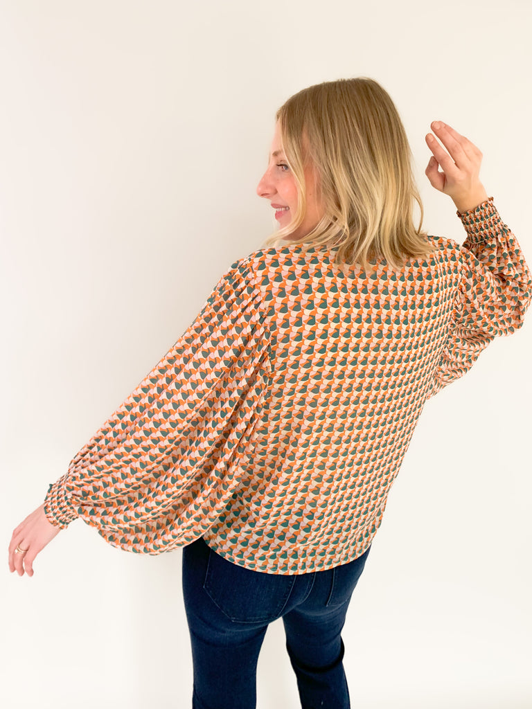 This Groovy Orange Printed Cuffed Button Down has a lightweight sheer material and features a stylish collar and cinched wrists for a sleek work look! The stylish print brings an extra splash of fashion to any outfit, making it the perfect transitional piece for any wardrobe!