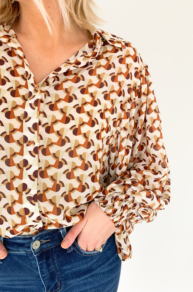 This Terracotta Geometric Printed Cuffed Button Down is the perfect way to add a classic yet stylish look to your wardrobe. Lightweight sheer material, a traditional collar, and cuffed wrists make it versatile for any temperature or occasion! Make an impression with this stylish piece! 