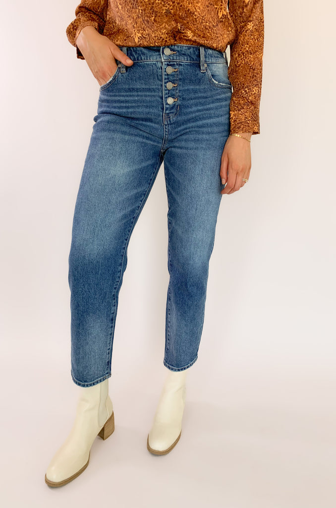 The Jean Highland Drive Button Fly Straight 28" Jeans are the ideal fit between a skinny and a slim. This high waist and exposed buttons add a trendy touch. They look like a vintage favorite and fit like a dream. Pair it with a beautiful blouse for a versatile look when on-the-go!