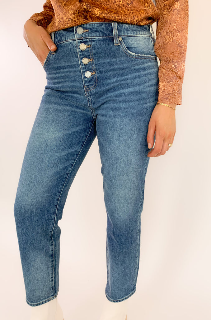 The Jean Highland Drive Button Fly Straight 28" Jeans are the ideal fit between a skinny and a slim. This high waist and exposed buttons add a trendy touch. They look like a vintage favorite and fit like a dream. Pair it with a beautiful blouse for a versatile look when on-the-go!