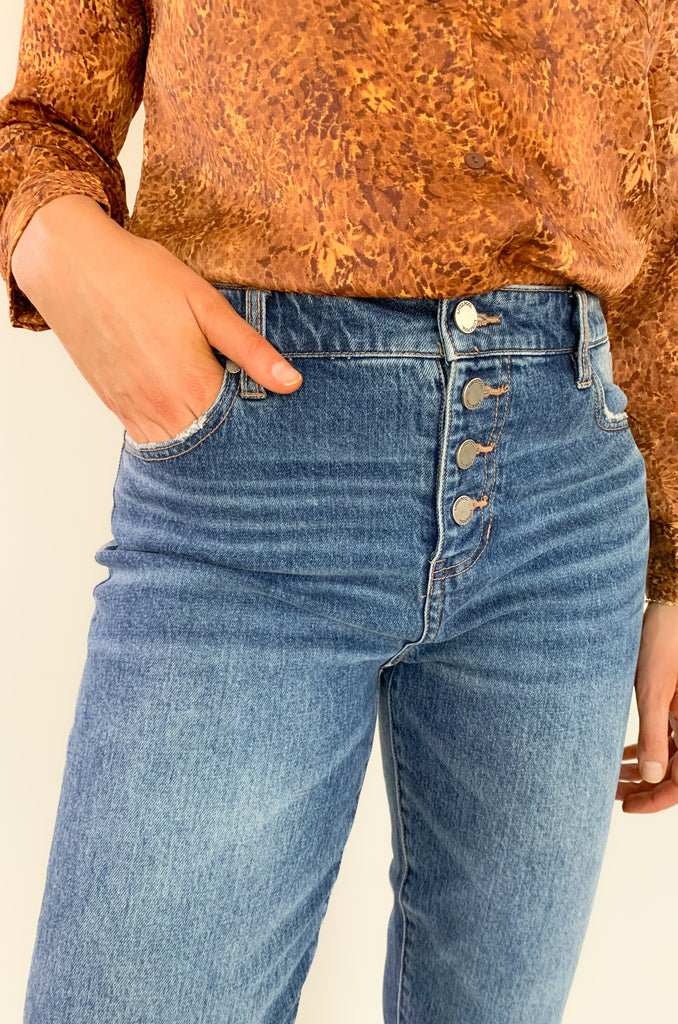 The Jean Highland Drive Button Fly Straight 28" Jeans are the ideal fit between a skinny and a slim. This high waist and exposed buttons add a trendy touch. They look like a vintage favorite and fit like a dream. Pair it with a beautiful blouse for a versatile look when on-the-go!