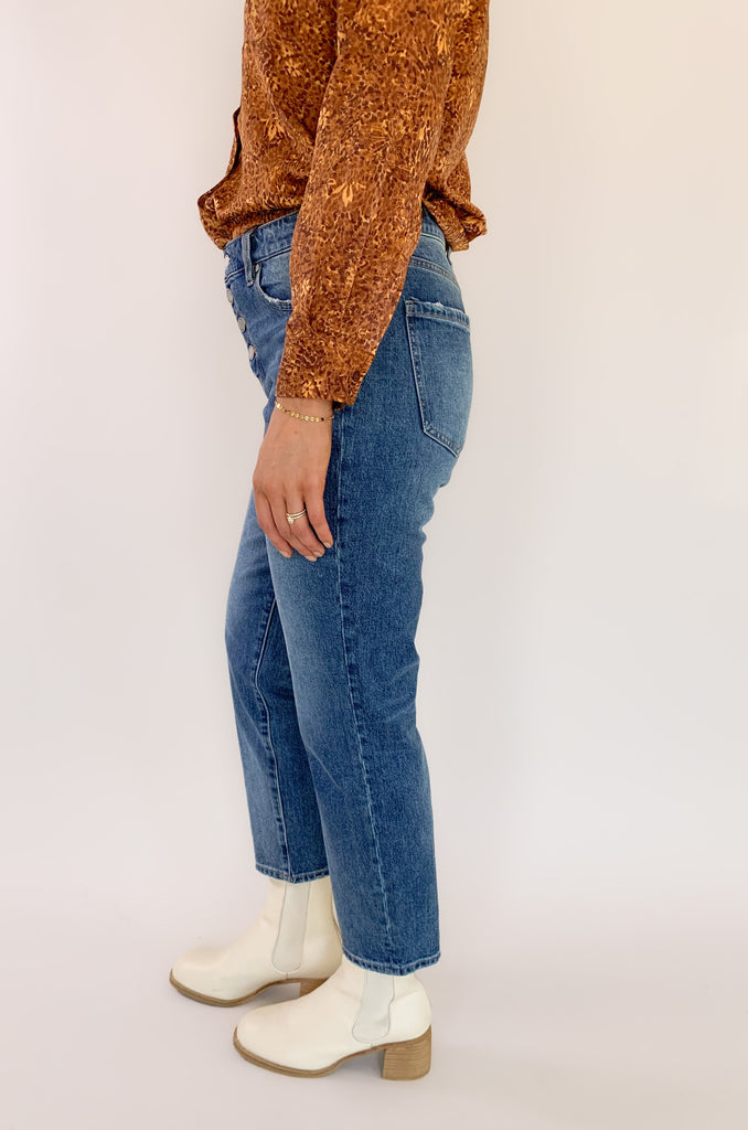 The Jean Highland Drive Button Fly Straight 28" Jeans are the ideal fit between a skinny and a slim. This high waist and exposed buttons add a trendy touch. They look like a vintage favorite and fit like a dream. Pair it with a beautiful blouse for a versatile look when on-the-go!