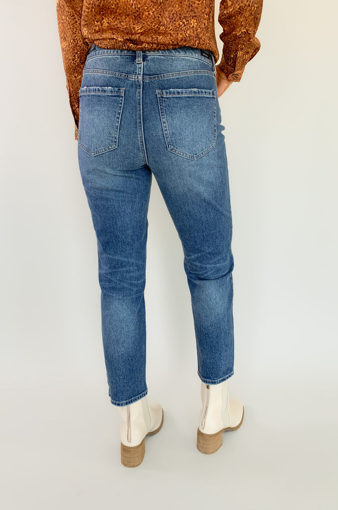 The Jean Highland Drive Button Fly Straight 28" Jeans are the ideal fit between a skinny and a slim. This high waist and exposed buttons add a trendy touch. They look like a vintage favorite and fit like a dream. Pair it with a beautiful blouse for a versatile look when on-the-go!