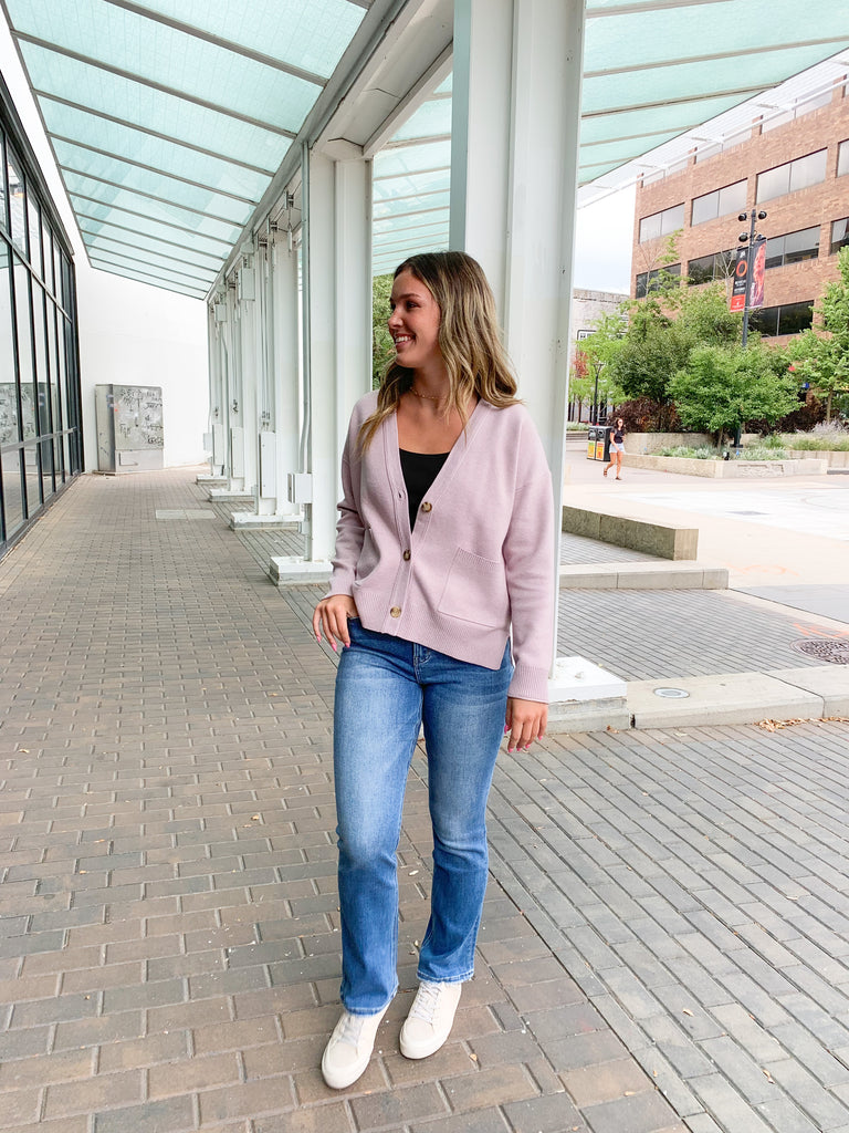 Cozy up in our new Rockwell Knit Cardigan! This classic cardigan features a beautiful knit material, three stylish tortoise buttons, and two conveniently-sized pockets for all of your essentials- choose between two colors to complete your look