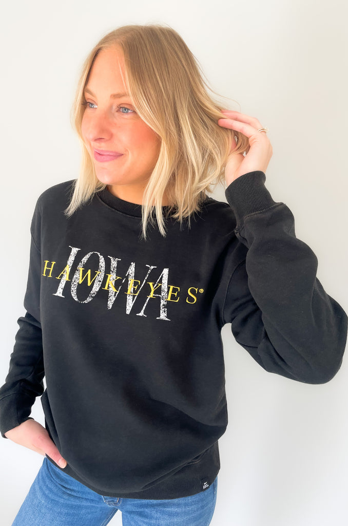 The IOWA Brooks Bock Fleece Crewneck is perfect for hawkeyes fans! Its black fleece and yellow embroidered "Hawkeyes" and printed "IOWA" create a stylish statement. Aside from being perfect for game day, it's also extremely soft and cozy. Show your school spirit with this high-quality crewneck for this fall, or gift one to your favorite Iowa Alum.