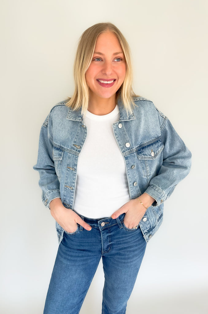 Stay warm and stylish on your next game day in this ISU Higgins Medium Wash Denim Jacket! Made from quality denim with "ISU Cyclones" printed on the back, this jacket is perfect for fans of all ages. Show off your school pride in this timeless classic for this tailgating season.