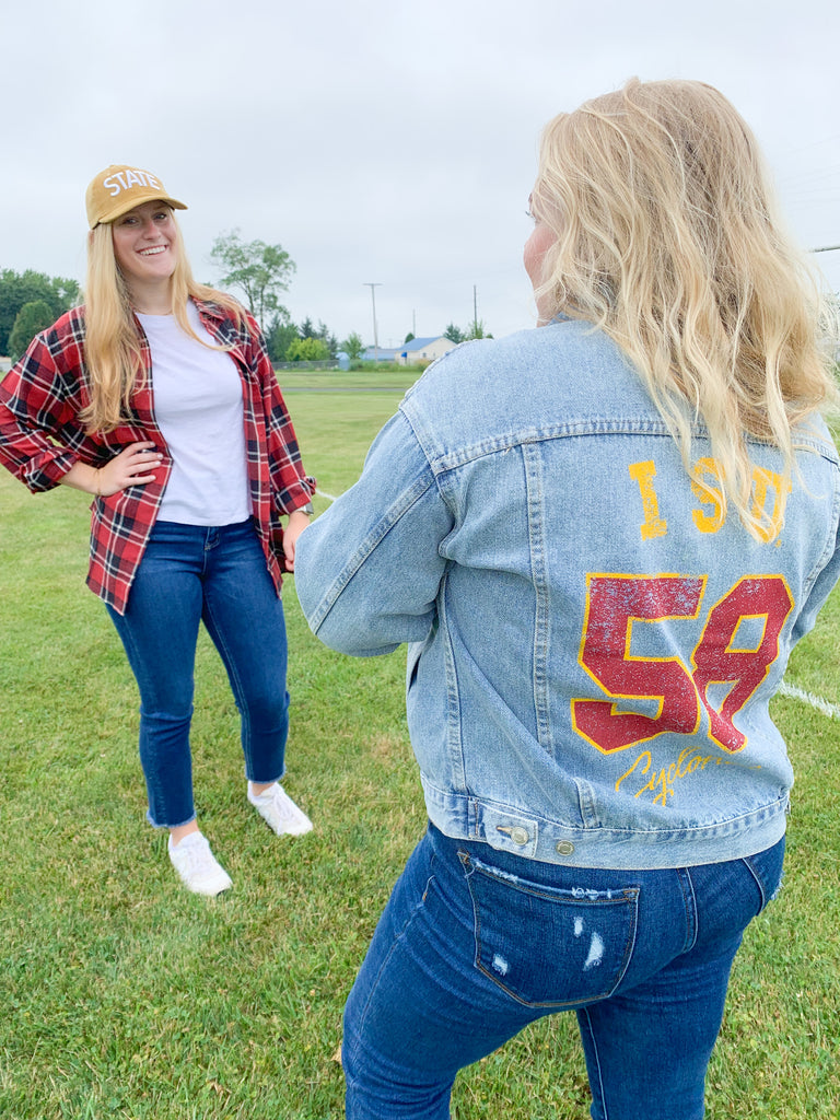 Stay warm and stylish on your next game day in this ISU Higgins Medium Wash Denim Jacket! Made from quality denim with "ISU Cyclones" printed on the back, this jacket is perfect for fans of all ages. Show off your school pride in this timeless classic for this tailgating season.