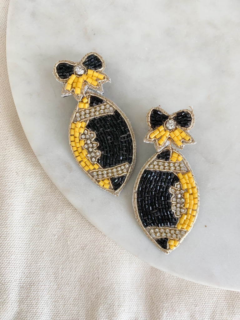 The Iowa Football Seed Bead Bow Post Earrings mimic a cheerleaders uniform with the hints of black and yellow, rhinestones, and a bow for a sweet touch. These earrings are perfect for game day and so unique too. 