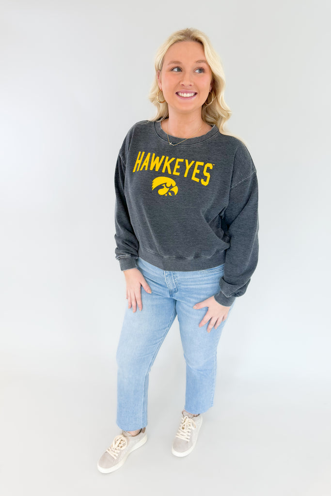 The Iowa Hawkeyes Campus Crop Pullover combines a classic Hawkeyes logo with ultra soft inner lining for unbeatable comfort. Show off your school spirit in ultimate style and comfort!