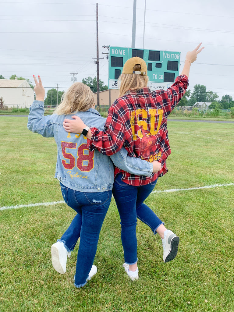 Stay warm and stylish on your next game day in this ISU Higgins Medium Wash Denim Jacket! Made from quality denim with "ISU Cyclones" printed on the back, this jacket is perfect for fans of all ages. Show off your school pride in this timeless classic for this tailgating season.